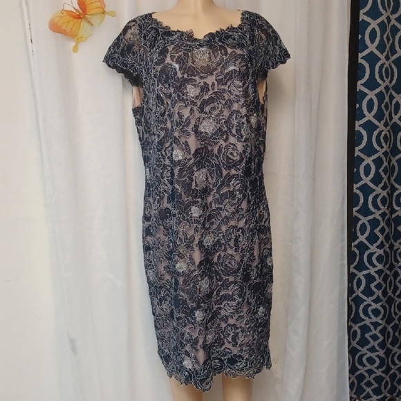 Tadashi Shoji Dresses & Skirts - TADASHI SHOJI TOO SiZE 18Q. Elegant Lace Overlay Dress